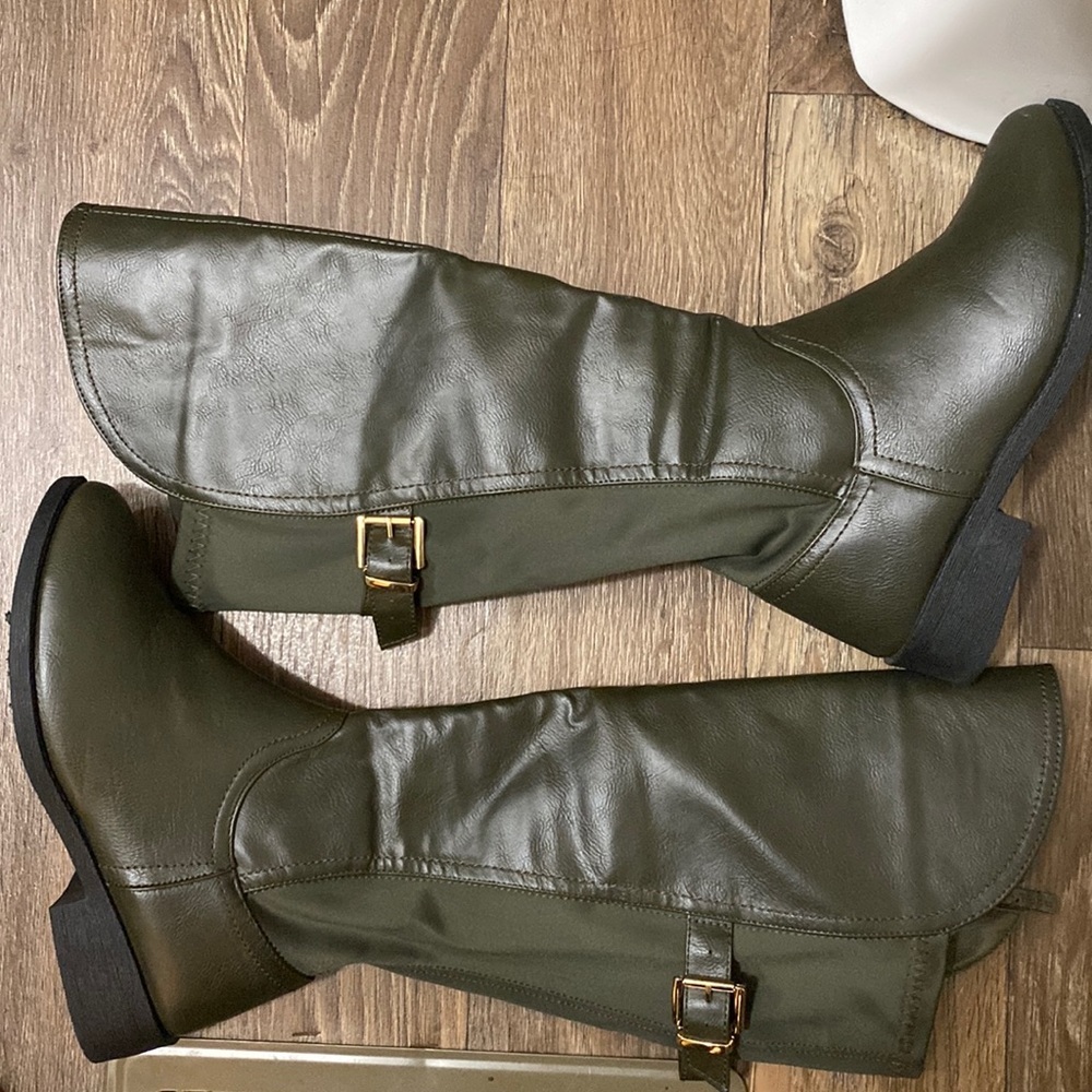 Nib‎ wanted boots